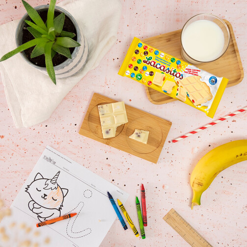 Белый шоколад с драже из молочного шоколада в цветной сахарной глазури 100 гр  (арт. LAC123902)