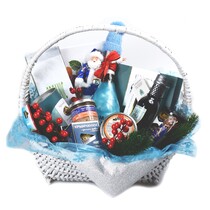 Набор в белой корзине с коктейлем Клоудем 0%