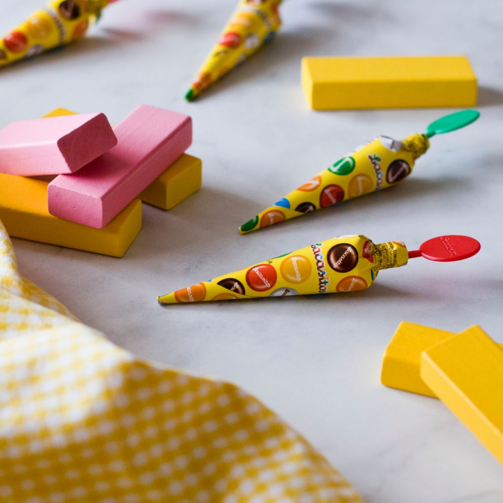 Набор зонтики с драже из молочного шоколада в сахарной глазури 5*11 гр  (арт. LAC625601)