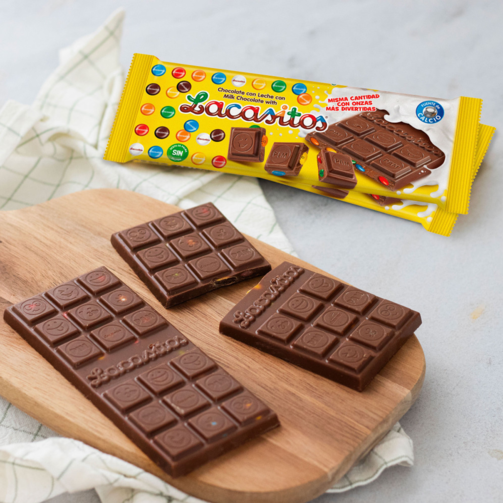 Молочный шоколад с драже из молочного шоколада в сахарной глазури 100 гр  (арт. LAC123104)