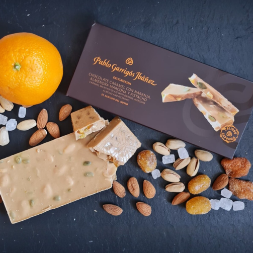 Карамельный шоколад с апельсином, миндалём Маркона и фисташками  (арт. DETU18)