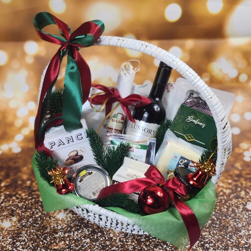 Новогодние праздничные корзины "Снежная гармония" 