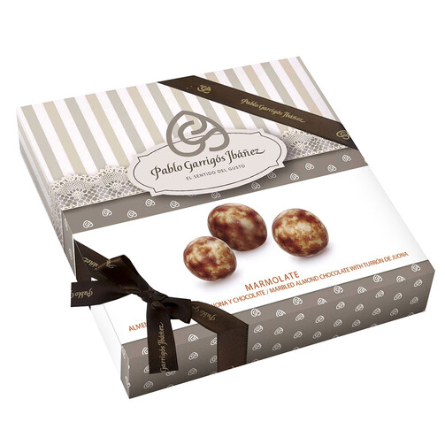 Миндаль с турроном из Хихоны в шоколадном корпусе