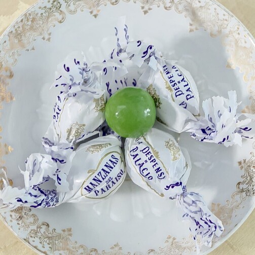 Драже яблочное с фундуком в шоколаде "Райские яблочки" (картон. коробка)  (арт. SKU076)