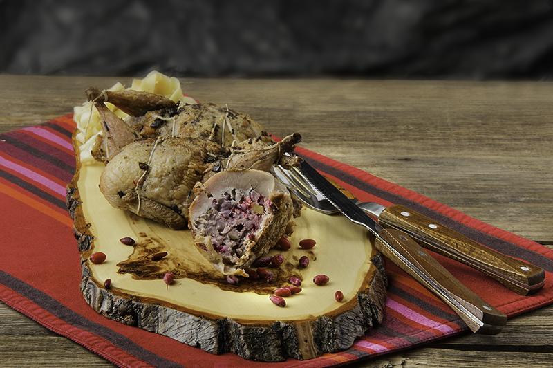 Куропатка, фаршированная мясом птицы с барбарисом