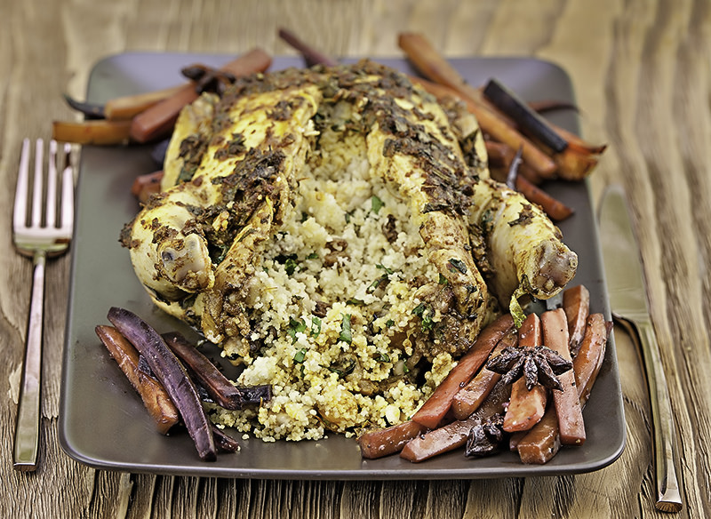 Жареные цыплята с начинкой из кускуса и пряная морковь с бадьяном Жареные цыплята с начинкой из кускуса и пряная морковь с бадьяном